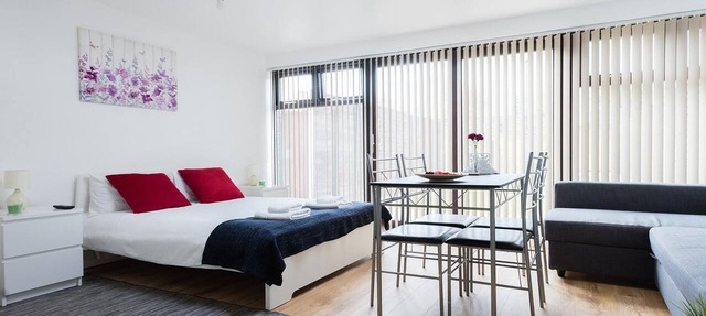 Rainbow Studio Canary Wharf with terrace