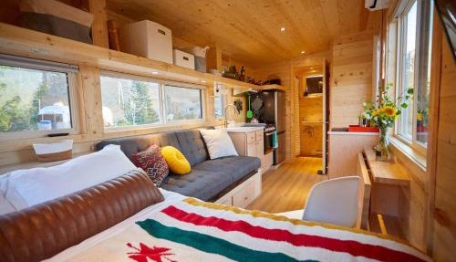 Rainbow TinyHome W View & Hot Tub near Hot Springs