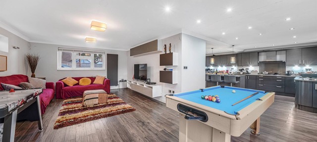 Rainfall Shower | Pool/Snooker | x 4 Cars