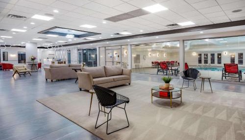 Ramada by Wyndham Hartford North - Bradley Airport