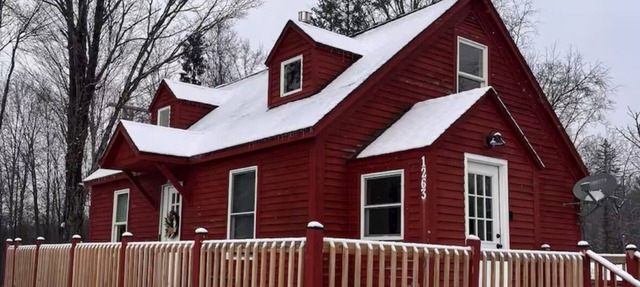Red Country Escape with Mountain Views