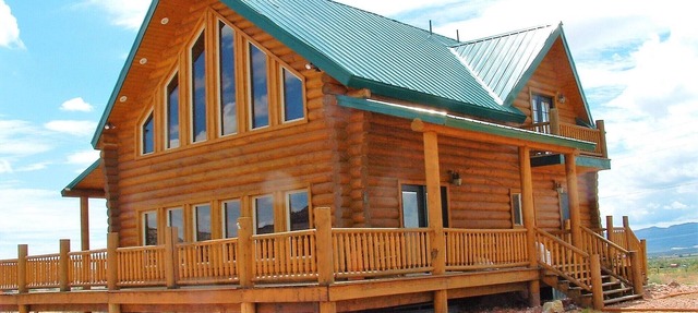 Red Rock Ranch Log Cabin: Large, Fully Furnished, 5 Bdr, sleeps 12, 3 levels