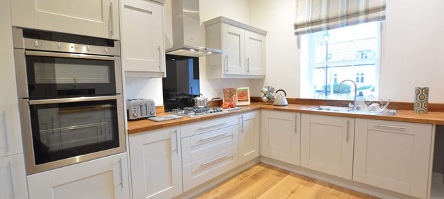 REDSHANKS, BLYTHVIEW, family friendly, with pool in Southwold