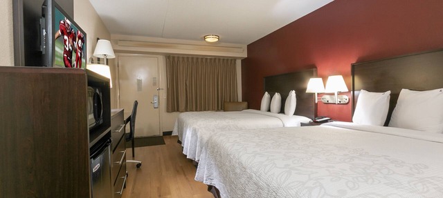 Relax and Unwind! Pets Allowed, Free Parking, Short Drive to MetLife Stadium