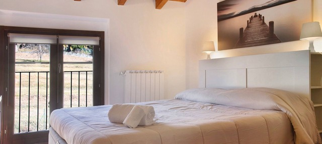“Relax Between Mountains and Lakes” Apartment with Balcony and Wi-Fi
