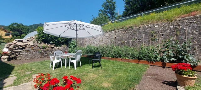Relax yourself, private garden, comfortable flat, shared pool, Spa room (fee)
