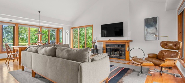 Relaxing Catskill Escape, Mountain Views Hot Tub Fire Pit Heated Pool