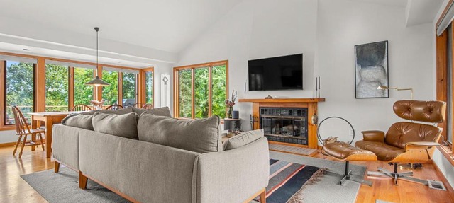 Relaxing Catskill Escape- Mountain Views - Hot Tub - Fire Pit - Heated Pool
