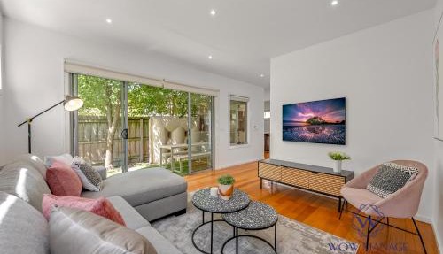 Relaxing Getaway Oasis with Patio in Charming Kew