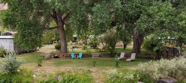 Relaxing Riverfront Taos Staycation, Pet Friendly!