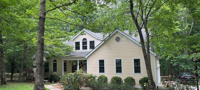 Relaxing, spacious home nestled in the woods and near Sewanee's main campus.