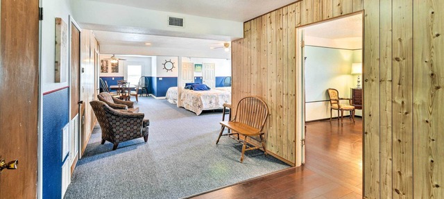 Relaxing Surfside Bunkhouse - Walk to the Beach!