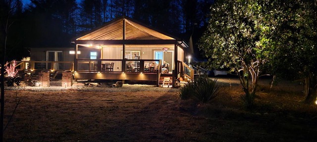 Relaxing Waterfront Retreat, renovated modern-rustic, near Asheville -Generac