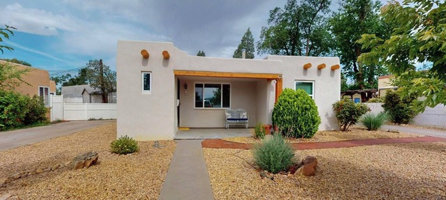 Remodeled 2bd/1ba Treasure in Old Town, Patio, AC