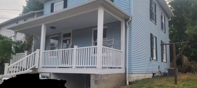 Remodeled spacious 4-bedroom house in very popular Houston, PA with central AC