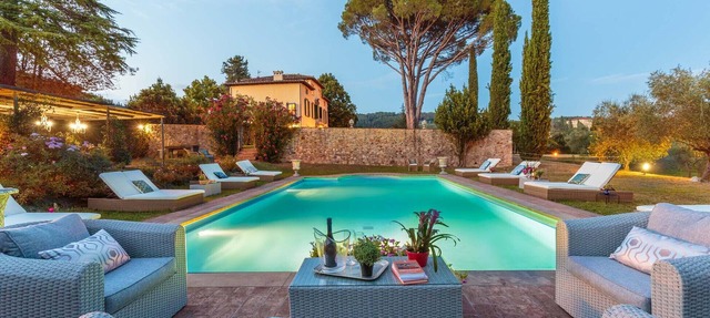 RENAISSANCE WINERY VILLA AMONG THE VINEYARDS, 9 BEDROOMS, 7 BATHS, WIFI, AIR CON