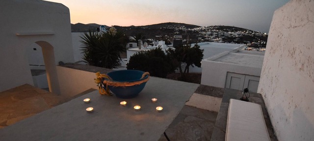 Renovated haystack with Cycladic details.