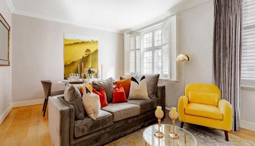 Revamped & LuxXe for Covent Garden Lovers! Adorable City Home for Families & Friends