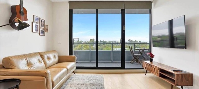 Richmond Heritage Executive Apt. for 2 w/parking