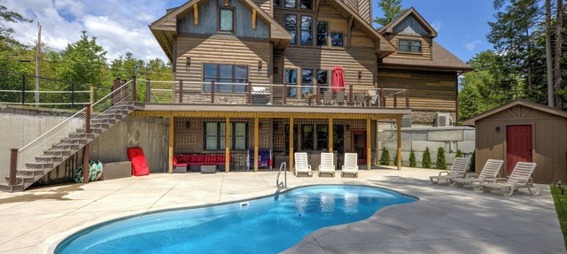 River bank lodge just minutes to Lake George with heated salt water pool