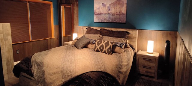 River Bottom Bungalow in delightful Athens with Hot Tub, Sauna and River access