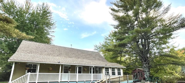 River front house with HOT TUB!