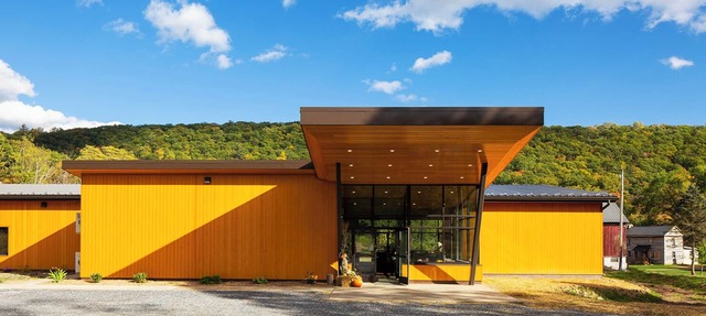 River Mountain Modern Lodge – Hot Springs Tubs