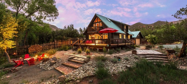 River Oasis & Hot Springs Nearby