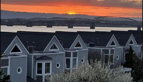 River Views 3bd 2ba Luxury Condo along Columbia Waterfront Renaissance Trail