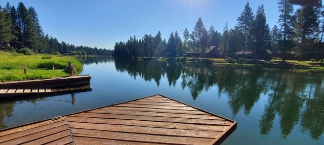 Riverfront Cabin - Sunriver/Mt.Bachelor, HotTub, Pet Friendly!