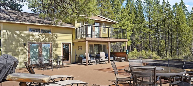 Riverfront Cabin w/Trails, Hot Tub, Wood Stove, AC & River Views + dogs OK