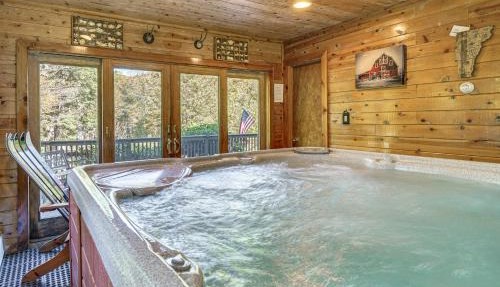 Riverfront Home w/Hot Tub Near Killington Resort