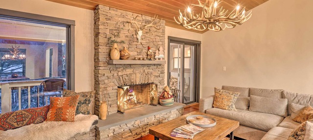 Riverfront Lincoln Condo: 1 Mi to Loon Mountain!