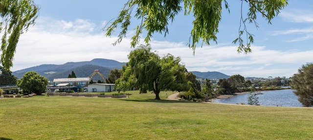 Riverfront Motel & Restaurant