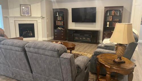 RiverFront Villa- Sleeps 11