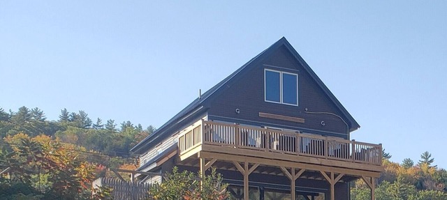 Riverside House - Rustic Gatherings Lodge Guest House - Hot Tub + Chef's Kitchen