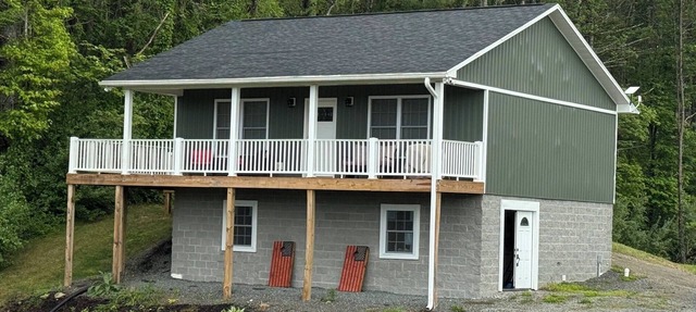 RiverView Cabin 2 Bedroom/1 Bath, Deck w/Hot Tub & Beautiful View/Fire Pit/Grill