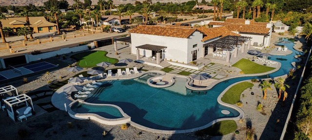 Riviera – Lazy River Pool, Pickleball, Game Room!
