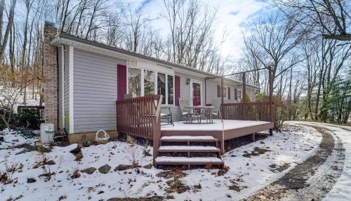 Roaring Spring Horse Farm Getaway w/Game Room