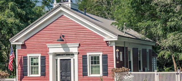 Romantic 1840s Schoolhouse > Private Hot Tub > 1 Hr to Saratoga
