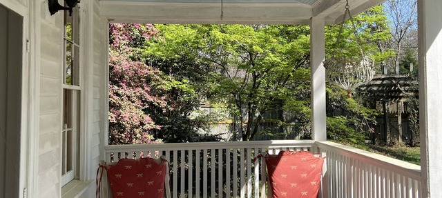 Romantic chapel cottage in Historic District