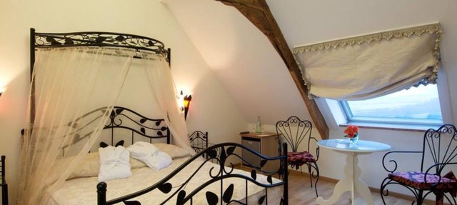 Romantic double room superior - Burghaus and Villa Kronenburg