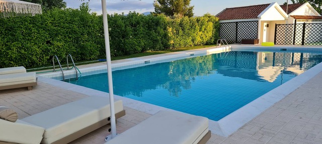 Romantic traditional Villa with huge garden, swimming pool, basketball court etc