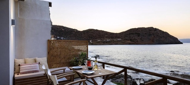 Romantic Waterfront Studio with Uninterrupted Sea Views in Mochlos