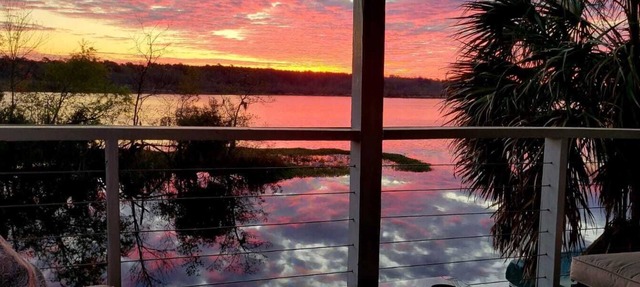 Romantic Waterfront Villa w/ Separate In-Law Suite. Wifi, Kayak, Pet-Friendly!