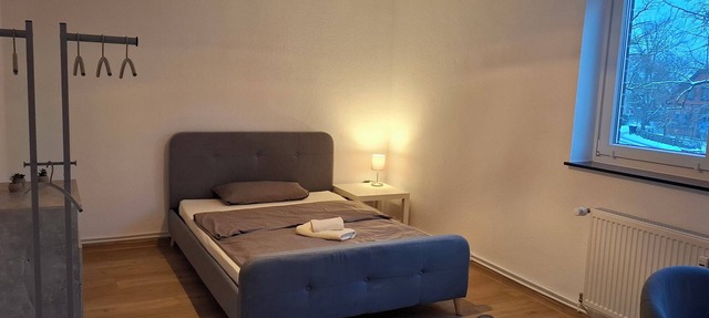 Room "grey" in shared flat - central and quiet - VW, Autostadt, VfL parking lot and WLAN