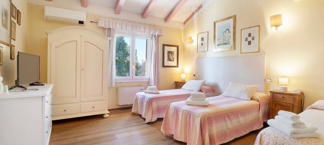 Room 'Rosa' with Shared Garden, Wi-Fi and Air Conditioning