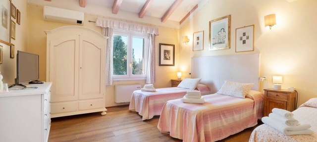 Room 'Rosa' with Shared Garden, Wi-Fi and Air Conditioning