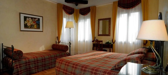 Room 'Villa Goetzen - Camera Tripla' with Wi-Fi and Air Conditioning