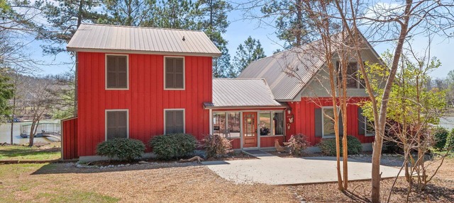 Roost - Beautiful, comfortable home with no steps and private suites